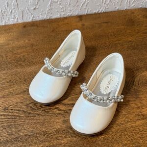 Dream Pairs White Kids Dress Shoes with Pearl Details